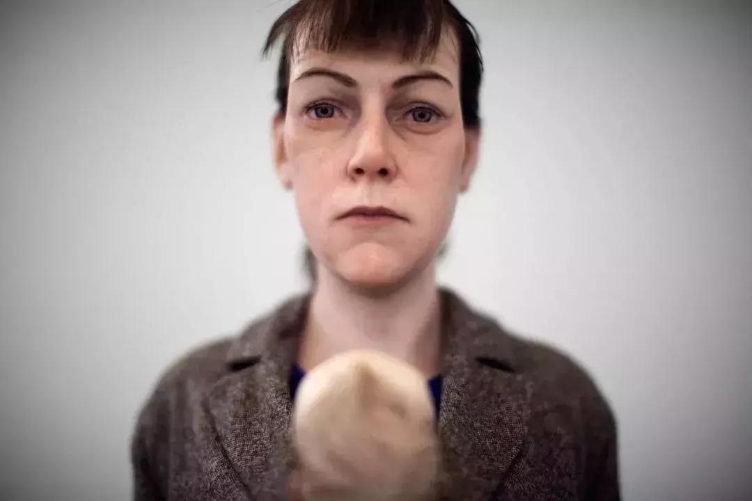 令人难以置信的活雕塑,逼真人脸雕塑视频