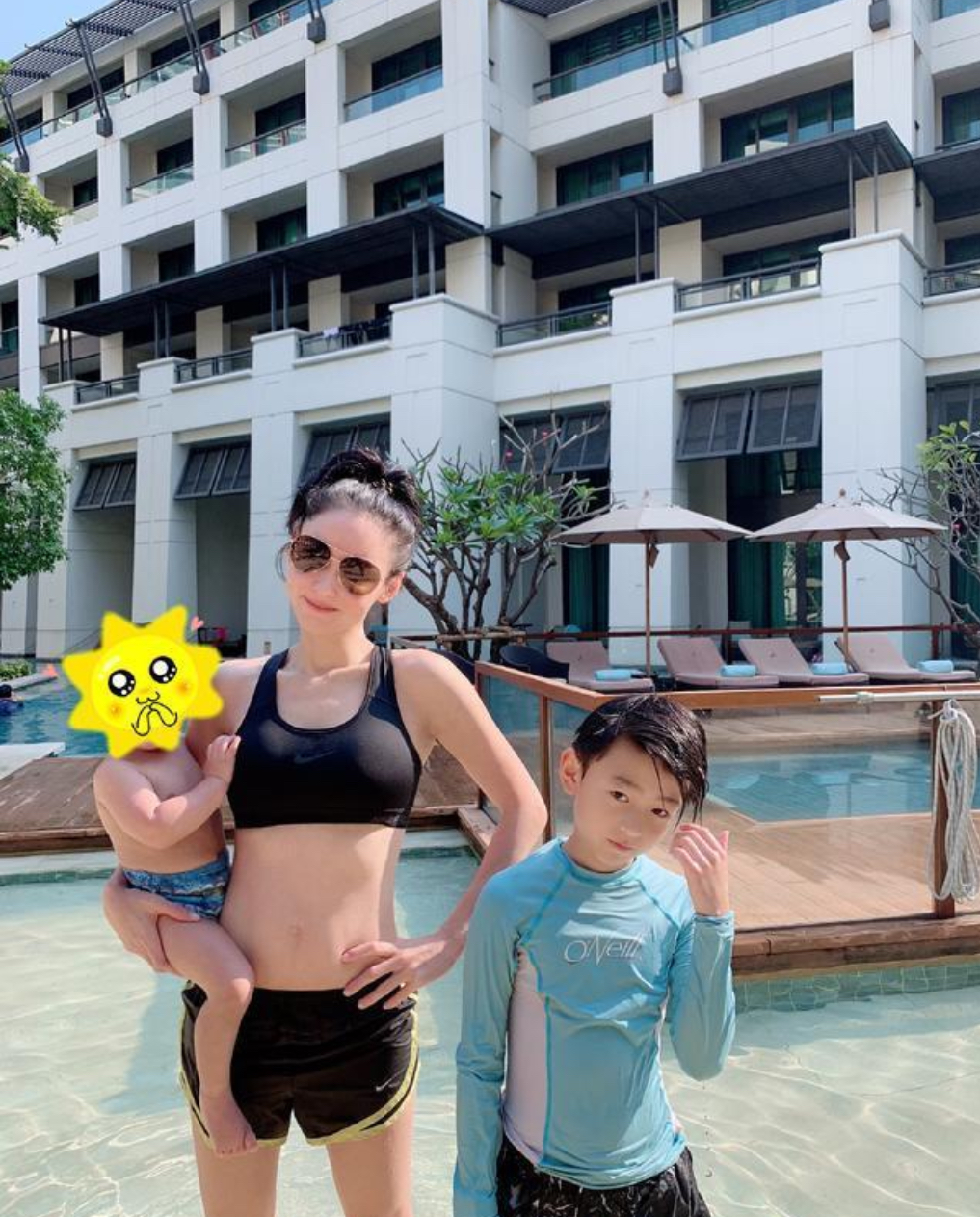 现在的张柏芝暴瘦,张柏芝出镜腰腹再隆起变圆