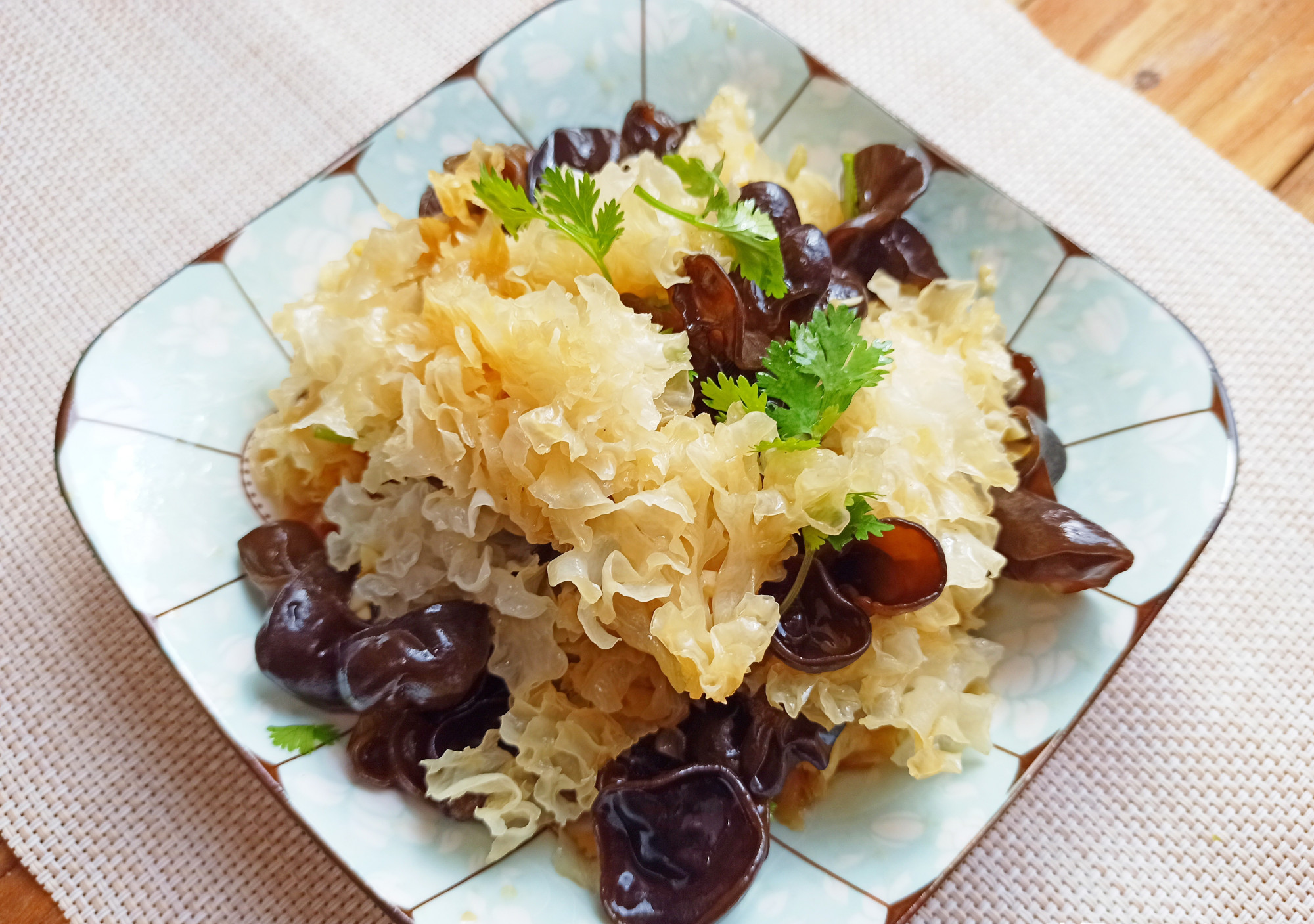 黑木耳怎么做才好吃配啥菜,黑木耳怎么做好吃家常做法