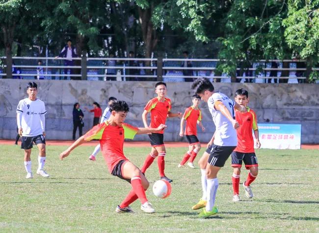 精彩的校园足球赛过程,儋州海南中小学生校园足球联赛