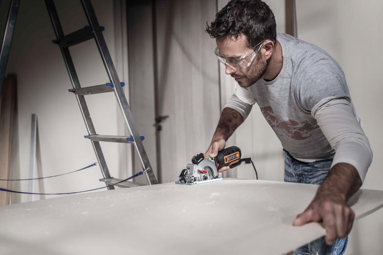 “锯”绝伐木累！其实只要四步就能挑选出来一把完美的电圆锯