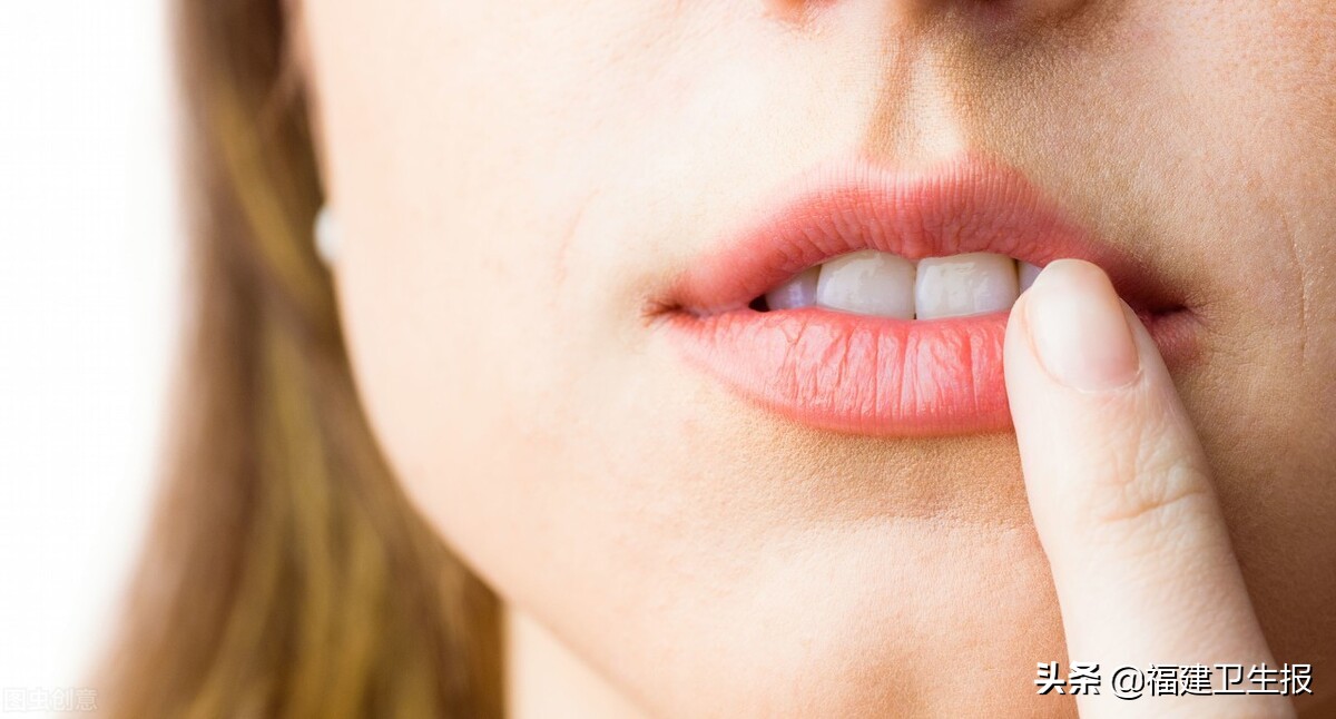 总是烂嘴角应该补充维生素b还是e,烂嘴角是上火还是缺维生素