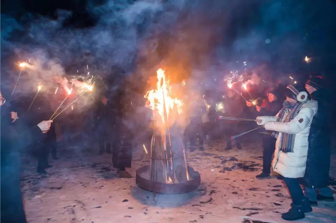 东风本田冰雪远征车队集结松发集团度假宾馆，冰上篝火不夜天！