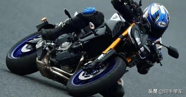 雅马哈mt09暴力驾驶大片,西装暴徒雅马哈mt09