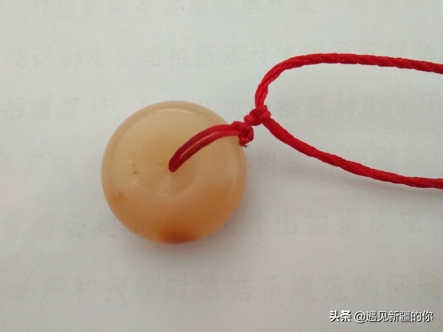 新疆戈壁滩上漂亮的金丝玉,新疆探险金丝玉