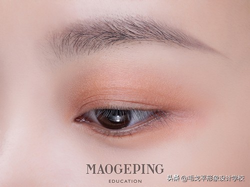 白色眼线日系温柔猫眼妆,日系眼妆眼影怎么选择色号