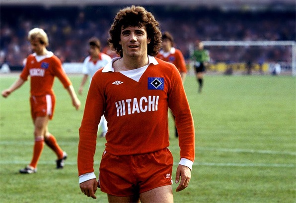 谁是英格兰历史第一豪门,谁是足坛最伟大的三冠王