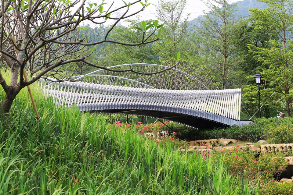 深圳禾塘湿地公园人行钢桥/中建钢构有限公司