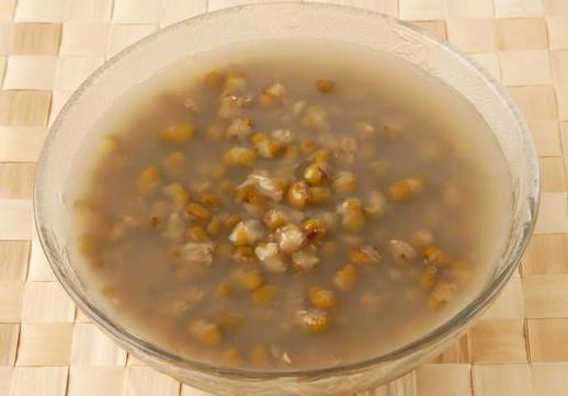 绿豆汤一煮就变红？掌握这些小技巧，绿豆汤快速软烂开花，不变色