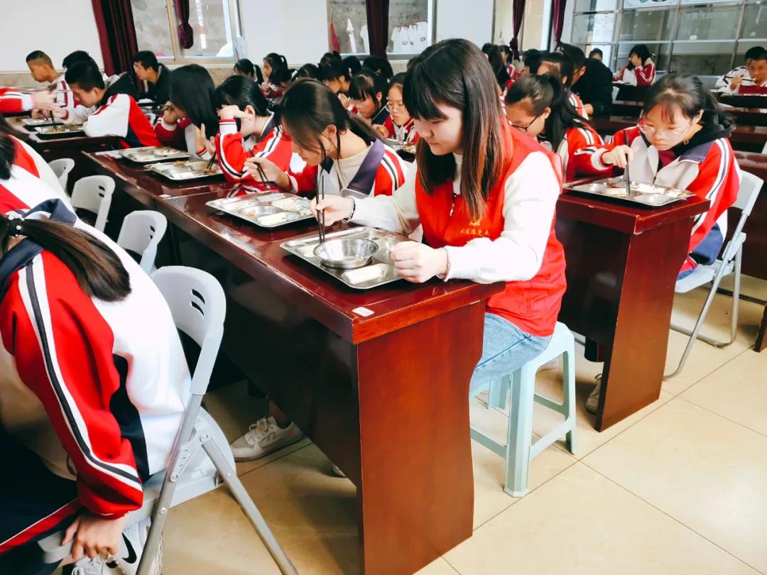 一粥一饭，当思来之不易——连江兴海学校“文明用餐，光盘行动”