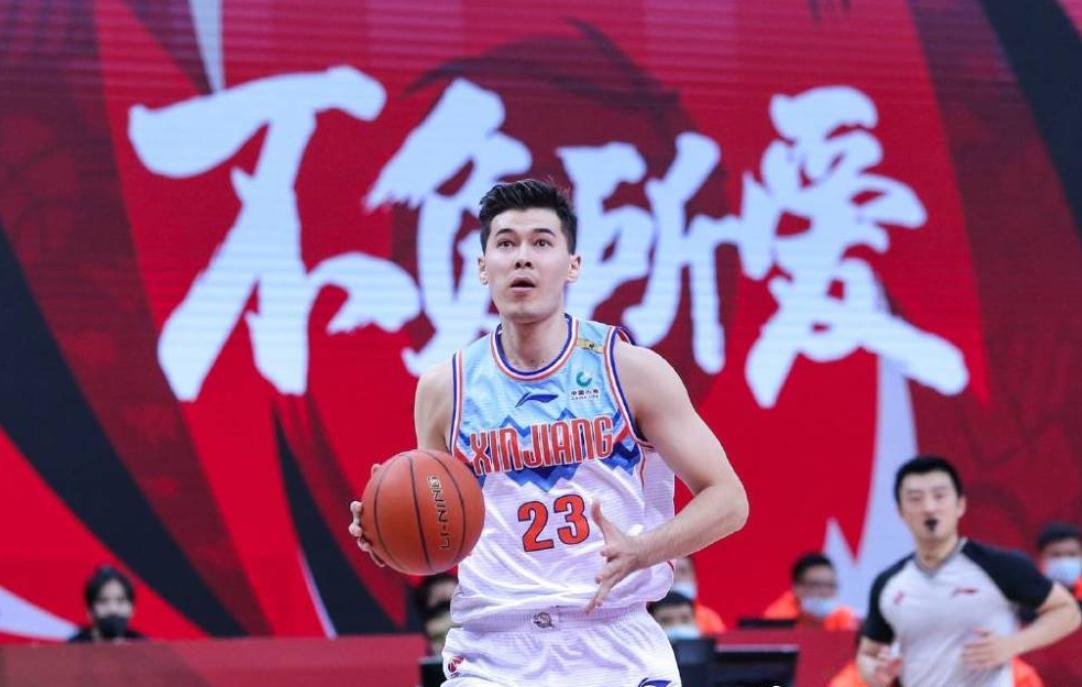 周琦回归新疆男篮队,男篮众球星齐祝贺周琦