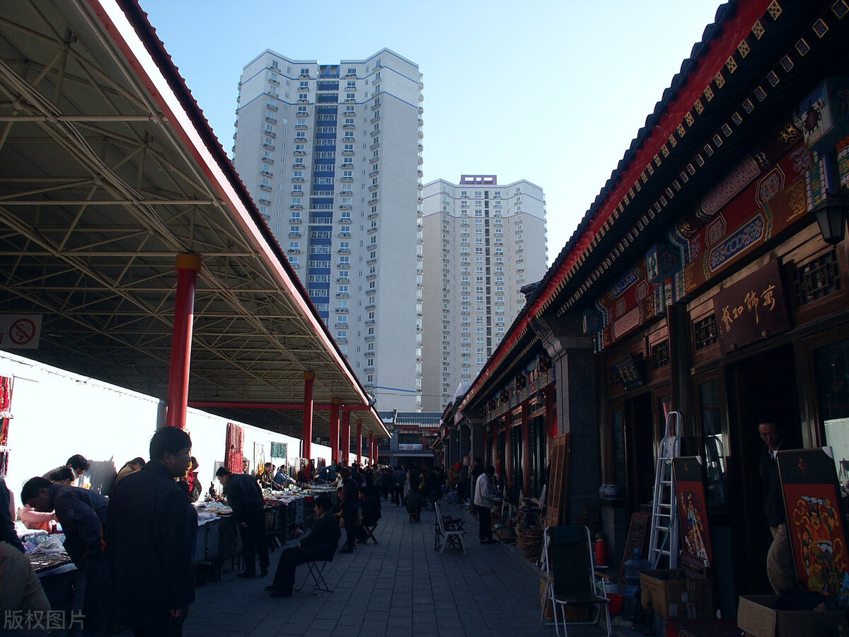 那年那月逛潘家园旧货市场，疯狂买老相机和摄影书刊