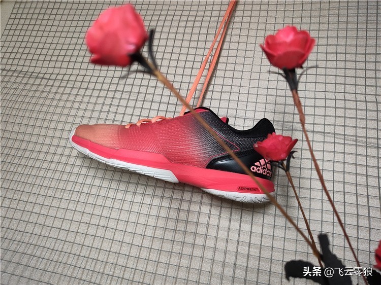 羽毛球鞋入门级测评,中羽飞云零狼手感