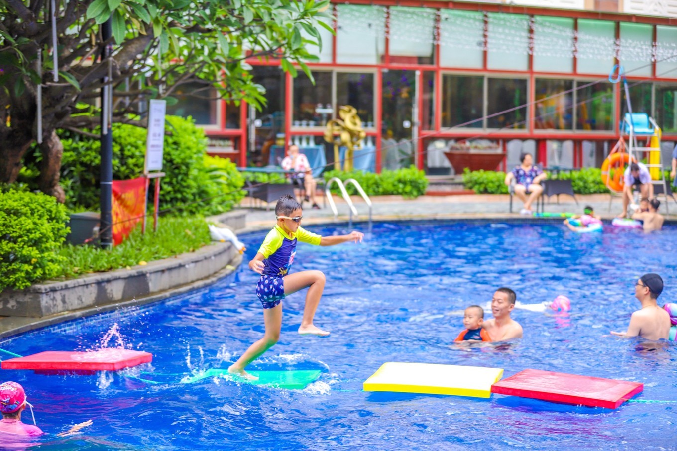 这里被称为广深后花园，每年夏天游人如织，有山有水的避暑胜地