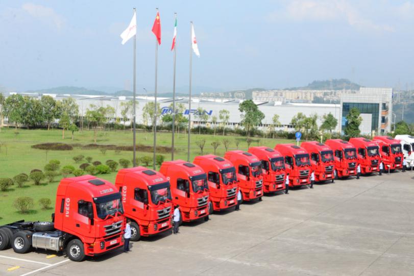 40年前的牵引车,50年红岩卡车