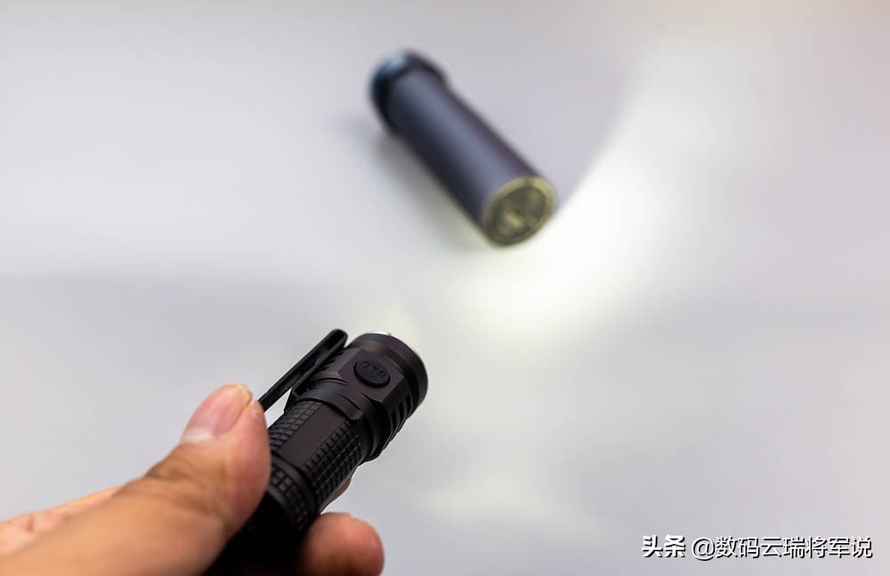 m4强光手电筒,真正的迷你强光手电筒太炫酷了