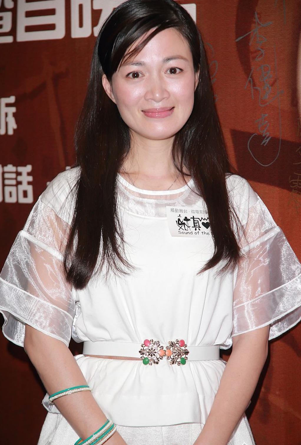 陈少霞陪富商丈夫出席婚宴,陈少霞携富商老公亮相