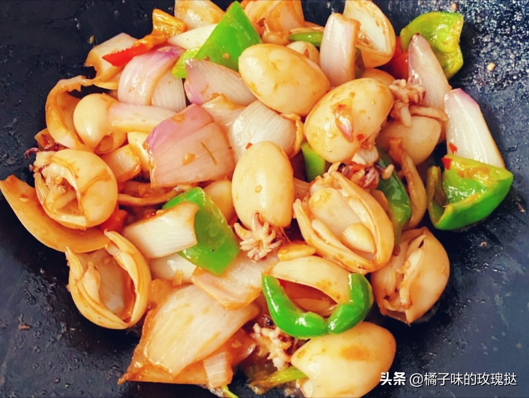 老东北美食青椒炒扇贝肉,青椒炒扇贝墨鱼仔的做法