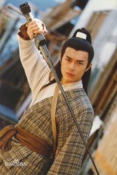 传奇手游：屠龙刀的由来，又是如何成为传奇的神兵利器