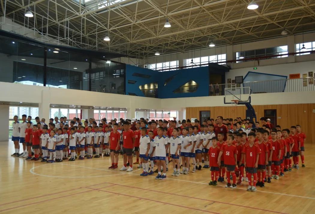 连云港初中封闭式训练营,连云港成人足球训练营招生报名