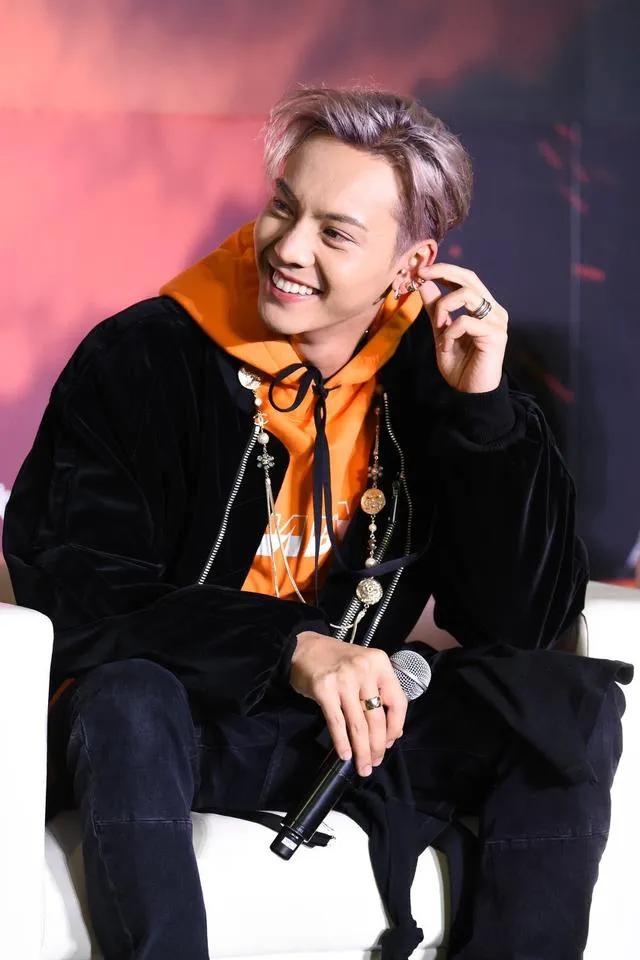 天生“花心脸”，痞帅不油腻，这6位自带坏男生魅力，不耍帅也酷