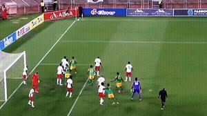 足球史上十大爆笑瞬间图,踢球搞笑gif