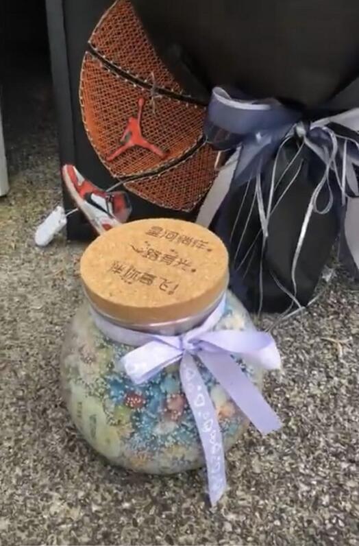 高以翔去世一个月女友首发文,高以翔去世后女友的做法令人泪目