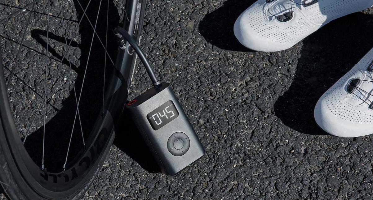 老罗和雷军的对话,老罗发布会感谢雷军