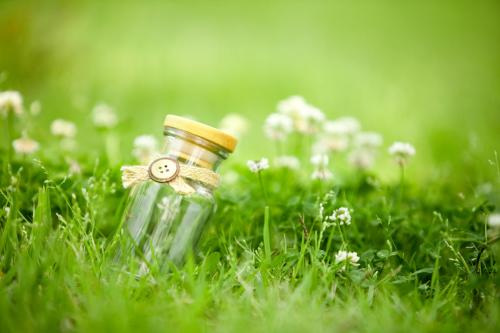 心已经对感情麻木了，泪已经流尽，还有什么是自己该值得守候的了