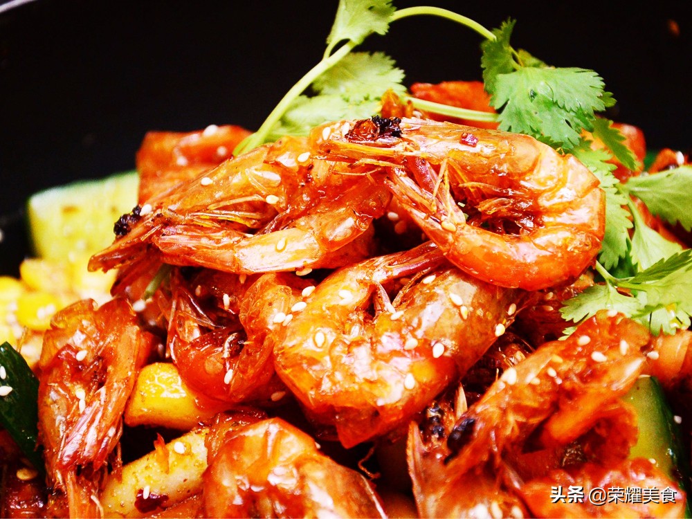 把虾壳都剥干净了怎么做好吃,虾壳的正确吃法