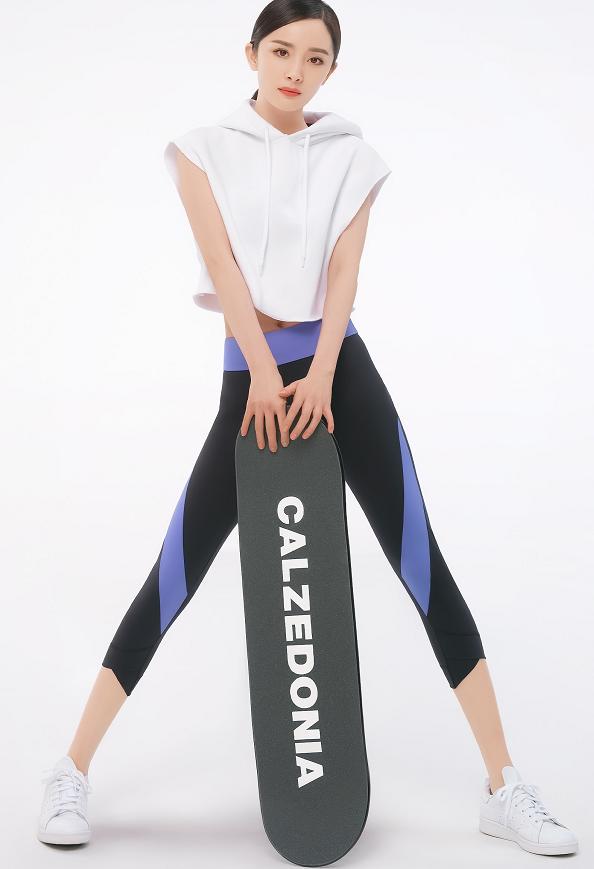 杨幂腿细穿白裤子,杨幂牛仔直筒裤穿搭