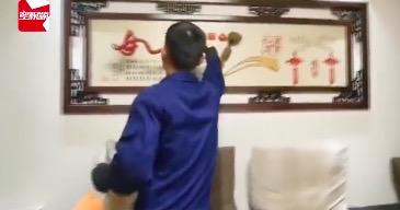 女子报警赤链蛇,女子家中发现红色长蛇