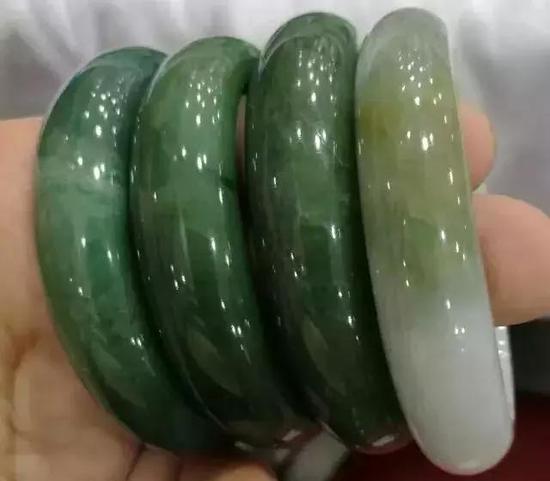 翡翠变黄什么原因引起的呢,翡翠为什么会发黄