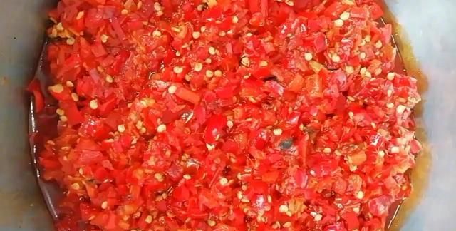 剁椒酱太咸蒸鱼料汁的调法,剁椒酱太咸了可以油炸吗