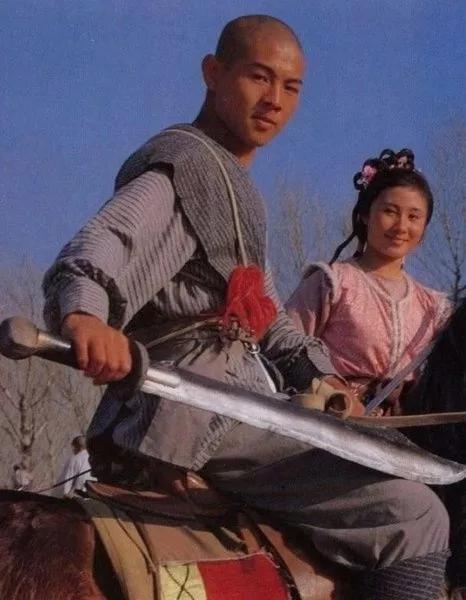 红楼梦草蛇灰线伏脉千里情节,红楼梦草蛇灰线伏脉千里什么意思