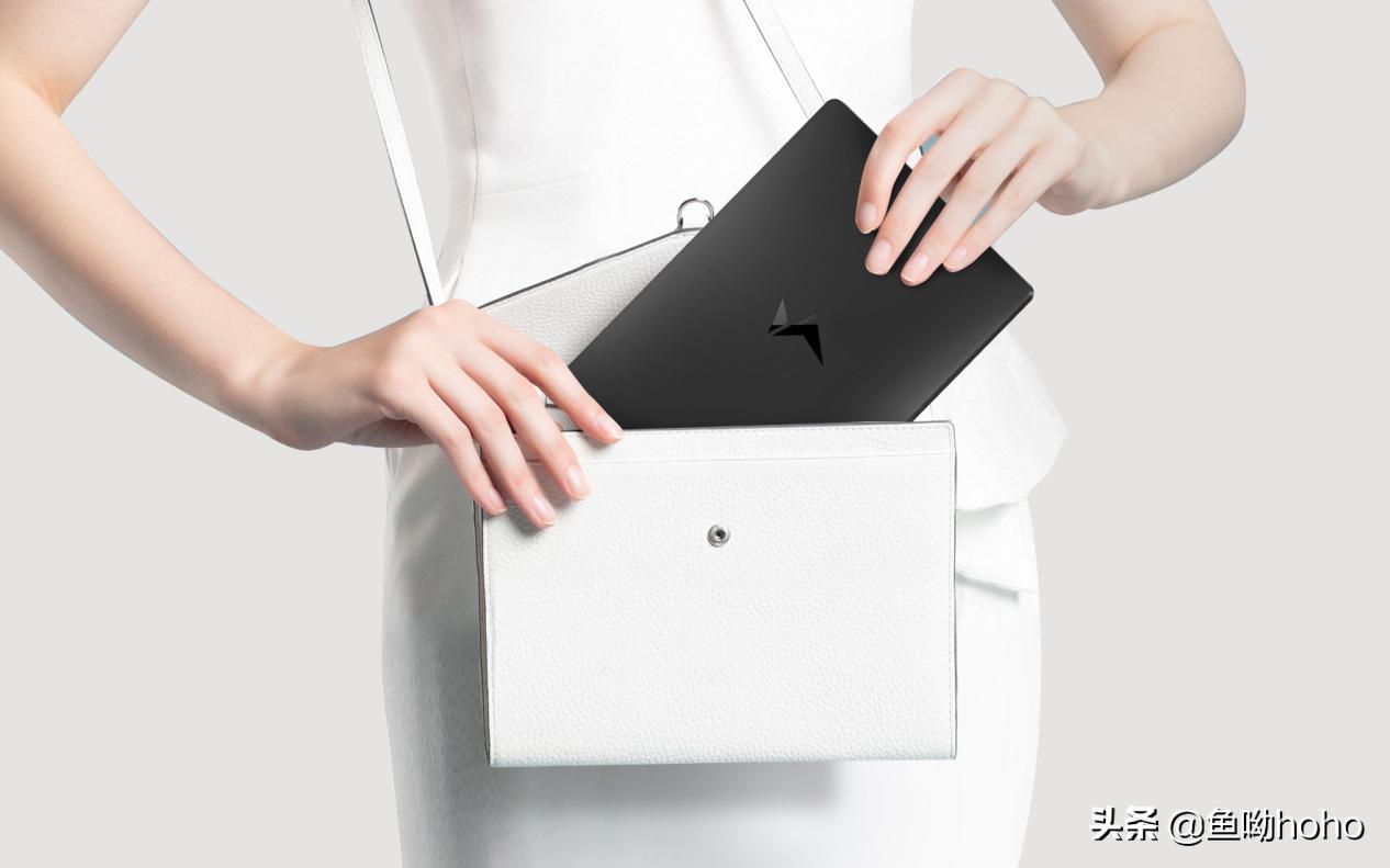 电脑:神奇小本上线迷你笔记本MAG1,平板大小/背光键盘/随时办公