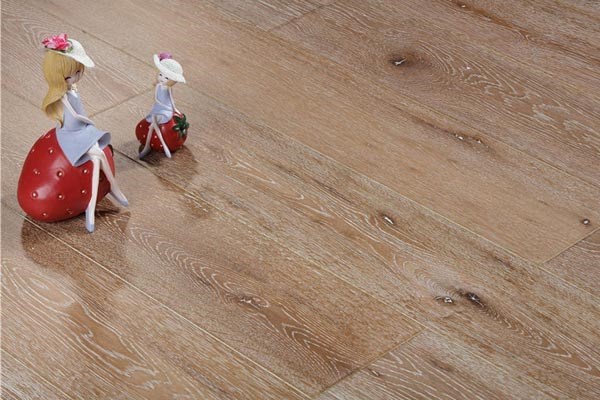 圣象实木复合地板的优缺点,三层实木复合地板优缺点