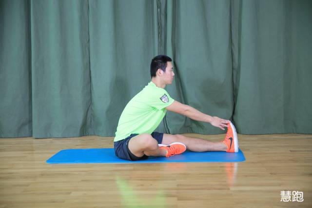 5公里跑后拉伸动作,跑后拉伸详细教程