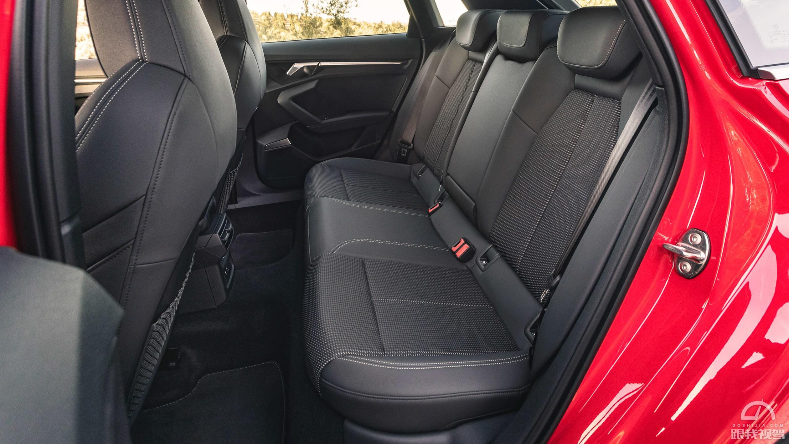 奥迪a3两厢是前驱还是后驱,宝马1系125i曜夜版和奥迪a3