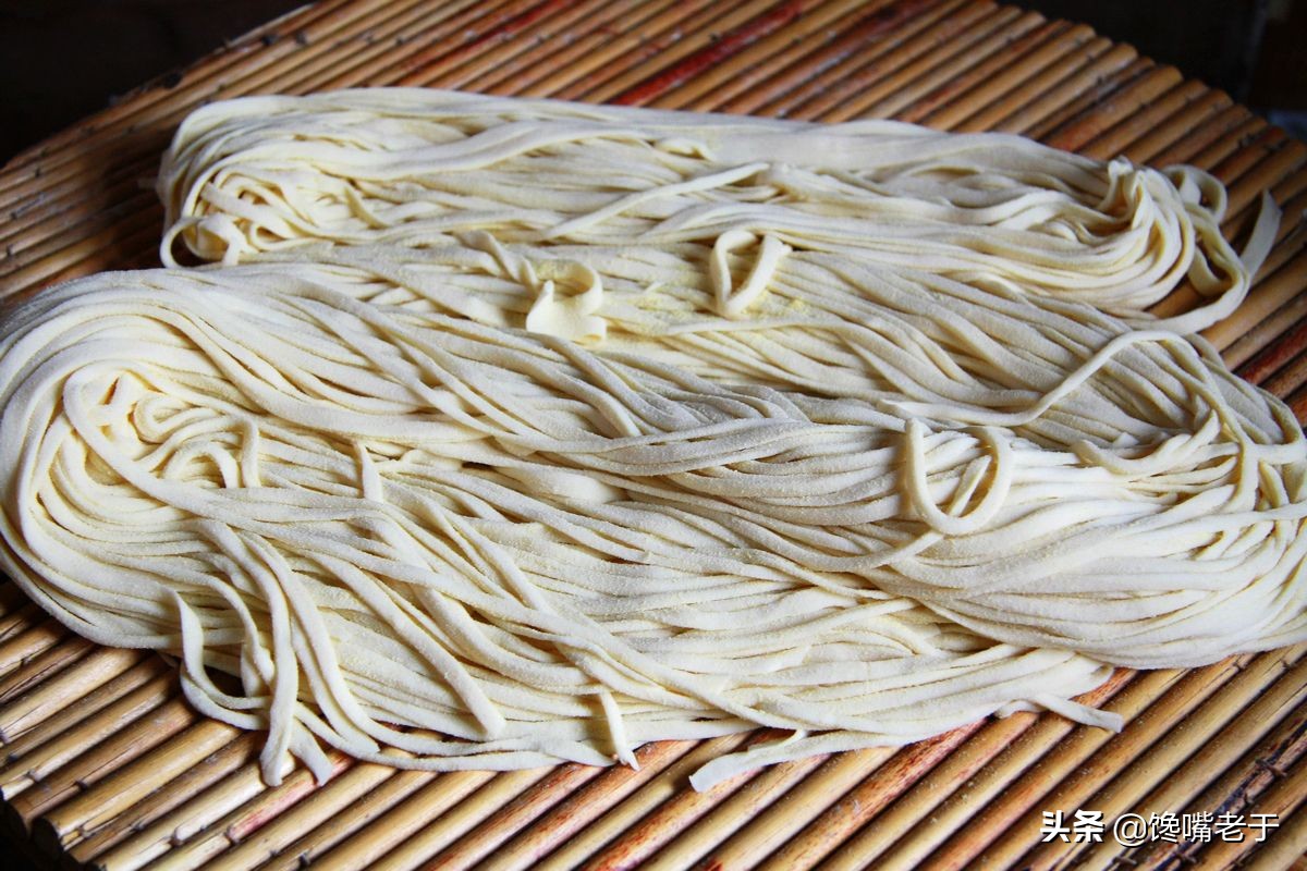 手擀面一煮就糊是怎么回事,手擀面一煮就成糊糊了
