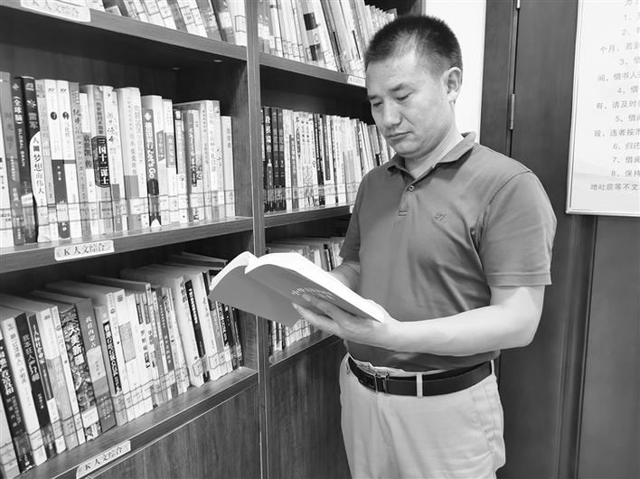 勤学善研创精品——记菏泽市委政策研究室市直优秀*产党共**员刘玉轮