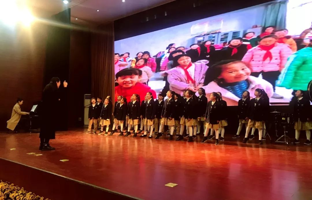 不忘初心砥砺前行教育实践活动,不忘初心小学文艺表演