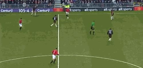 他是荷甲、英超、西甲的最佳射手，欧冠进球效率超梅罗的禁区之王