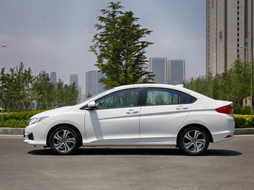 本田锋范新款难看还是老款好看,本田老款锋范性价比怎么样