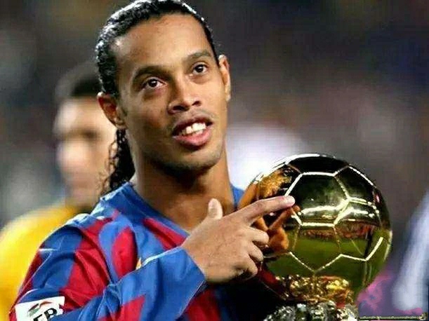 传奇巨星罗纳尔迪尼奥纪念赛,罗纳尔迪尼奥童年集锦