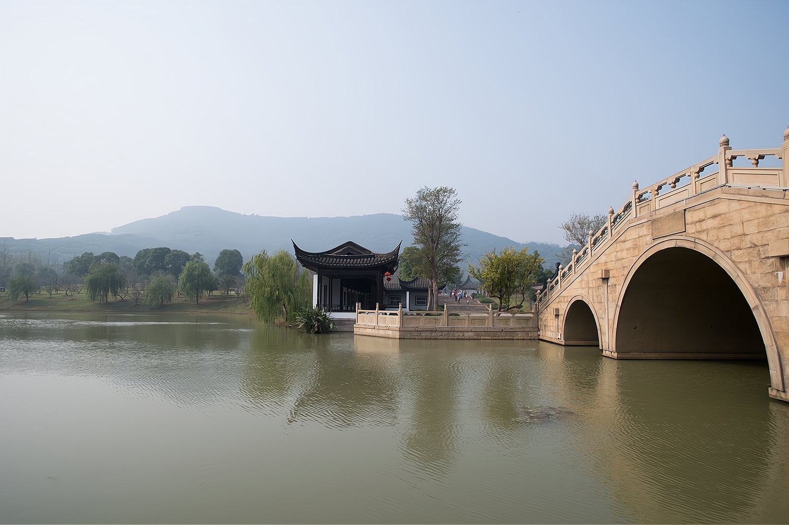 它是张家港第一高山，与北京香山同名，乾隆帝、西施都曾来过