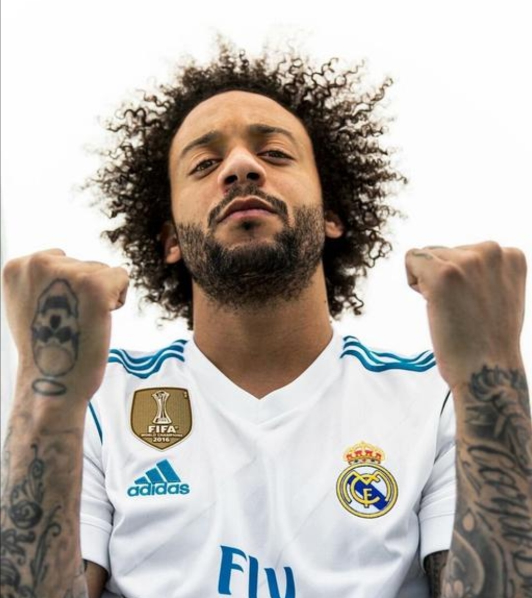 梅西除了踢右边锋还踢什么位置,现役的中场梅西