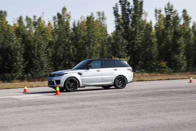 路虎揽胜运动版典范版2024款试驾,路虎揽胜运动2024款典范版试驾