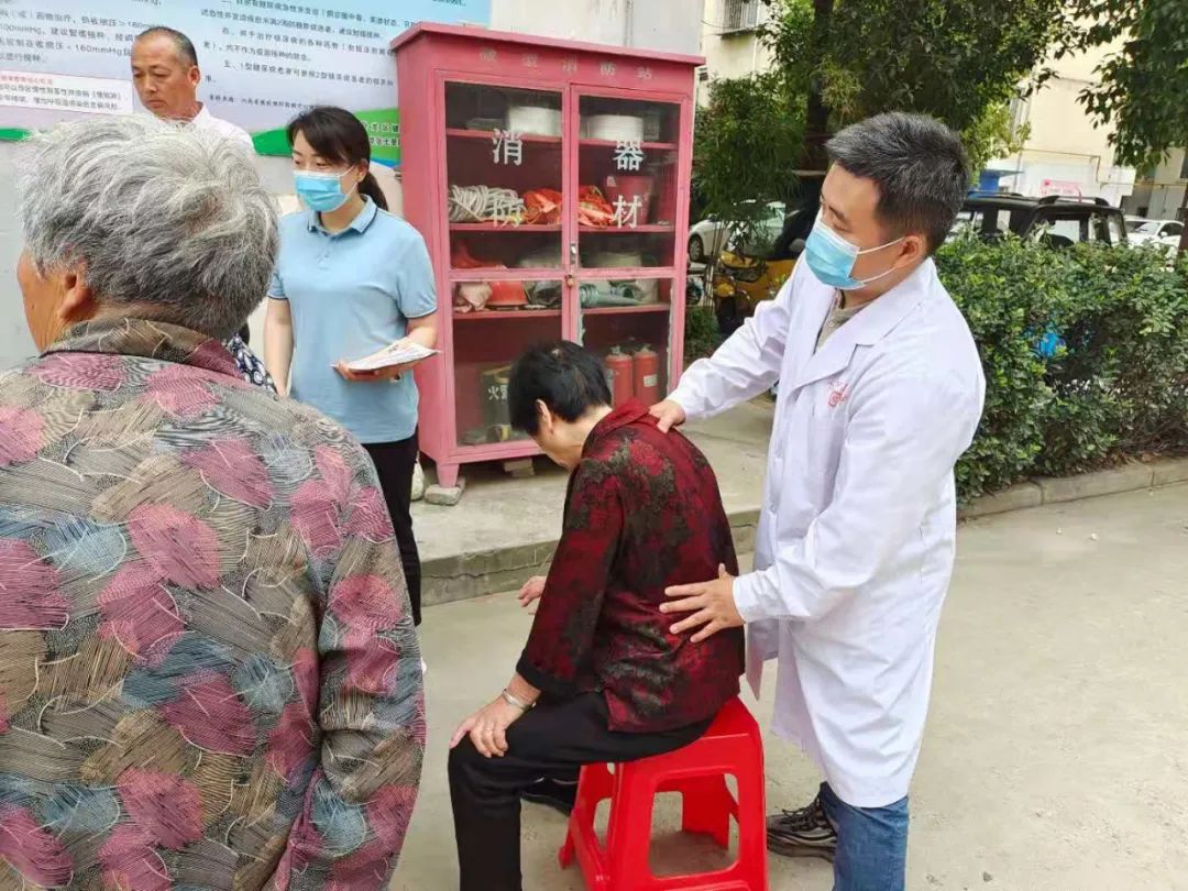 南阳万和康复医学科开展情系社区，关爱健康