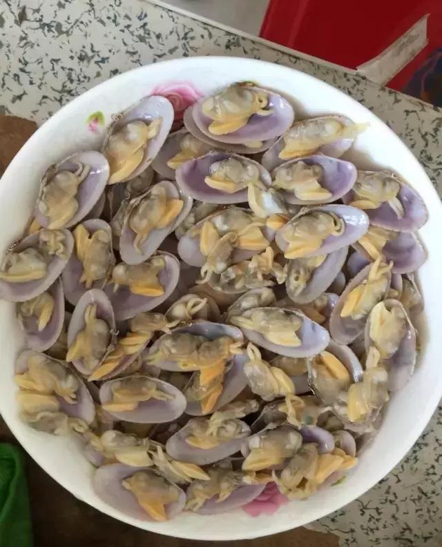汕尾人吃海鲜,原来海边人是这样吃海螺的
